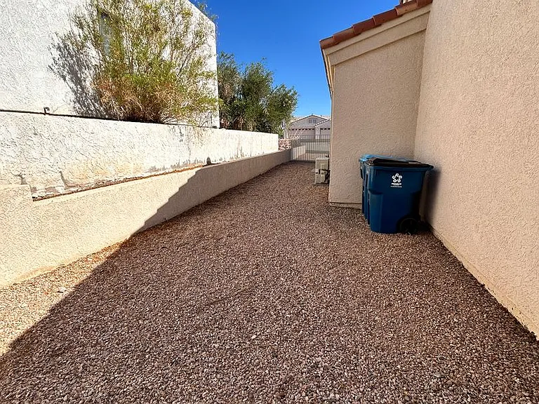 1821 Ambassador Dr — Photo 32
