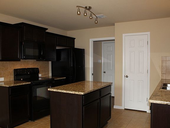 5th image of 412 Parkfield Ln