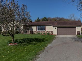 14118 Clintonia Rd, Grand Ledge, MI 48837