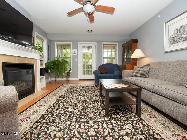 48 Kendall Dr #48 — Photo 2