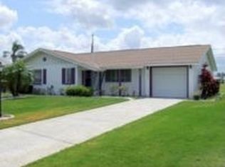 704 Desert Hills Dr, Sun City Center, FL 33573