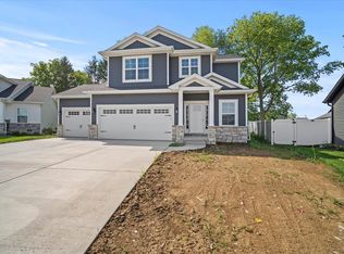 2802 Steppe Ln, Bloomington, IL 61705