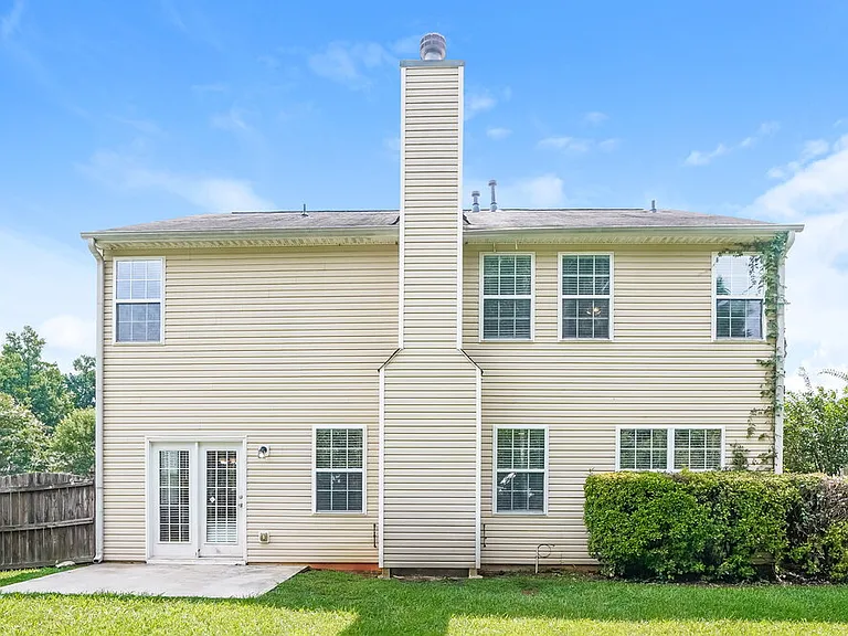 1000 Maple Leaf Dr — Photo 17