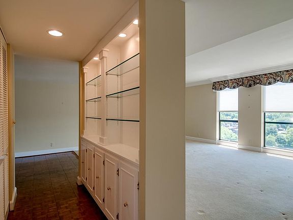3rd image of 3901 W End Ave APT 907