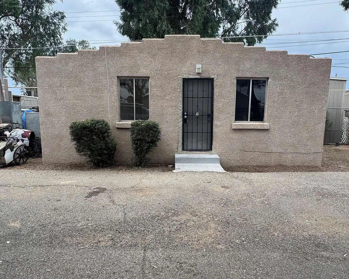 Stagecoach Apartments — Photo 1