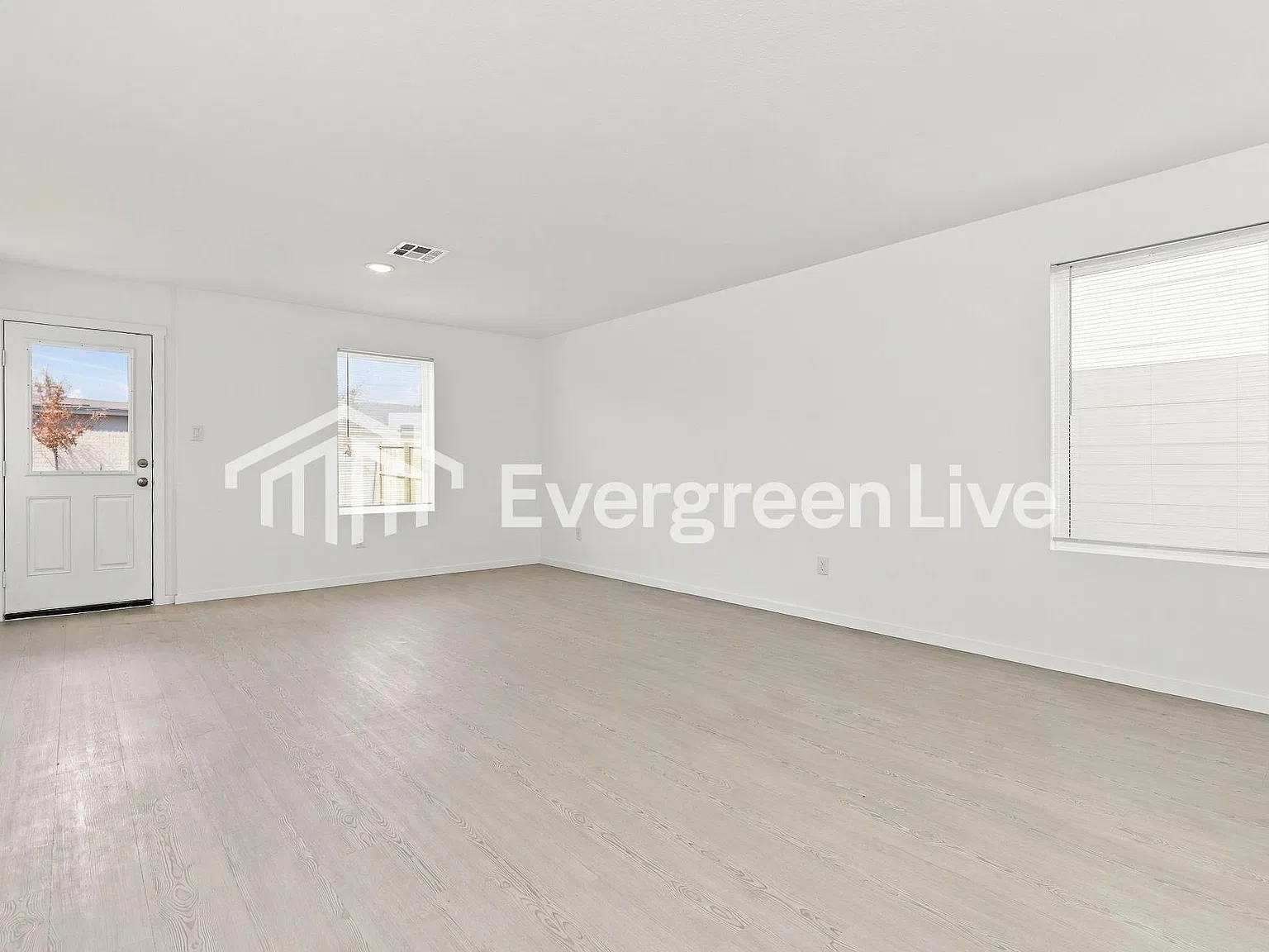 4 bed, 2.5 bath, 1535 sqft, $1,420 — Photo 3