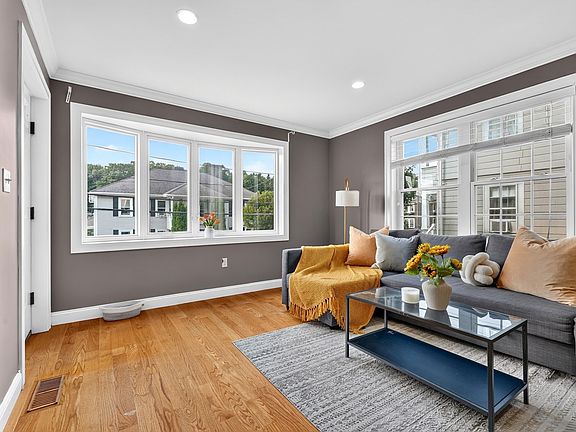 2nd image of 89 Overland Rd #2
