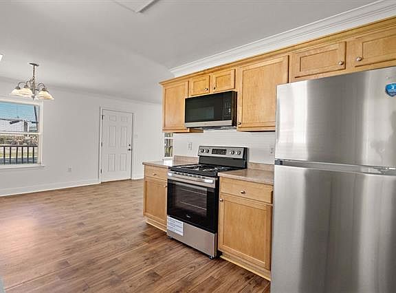3rd image of 415 W 33rd Ave