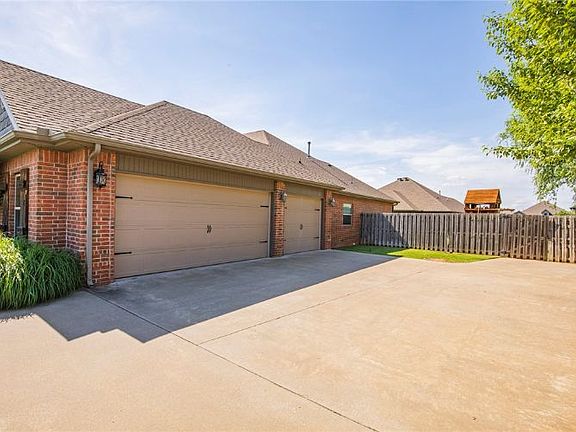 2nd image of 6107 W Woodbine Dr