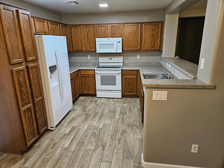 22554 W Yavapai St — Photo 5