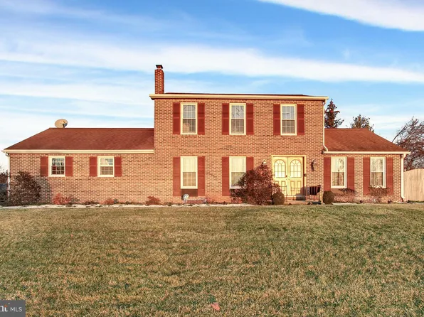 1601 Rainbow Cir, York, PA 17408