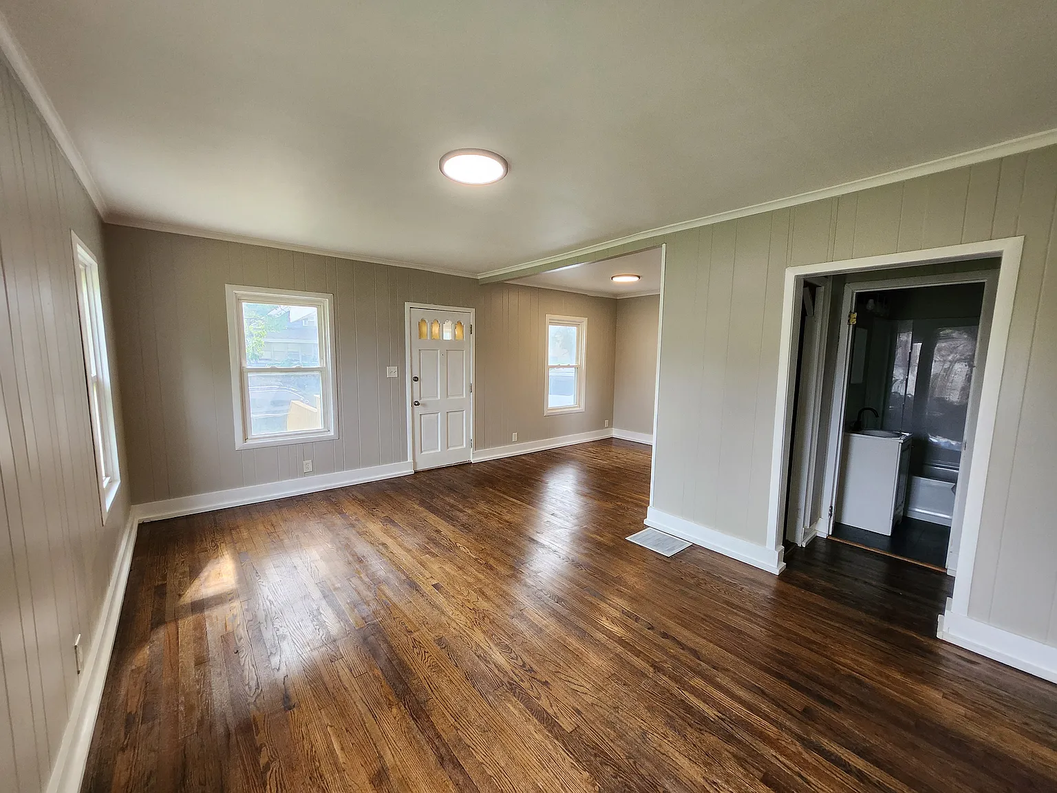 2 bed, 1067 sqft, $1,787 — Photo 2