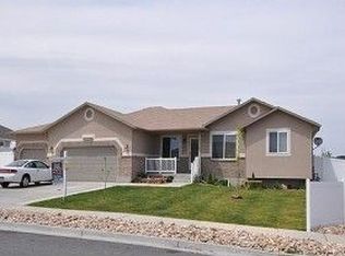5086 Pine Laurel Ln, West Jordan, UT 84081