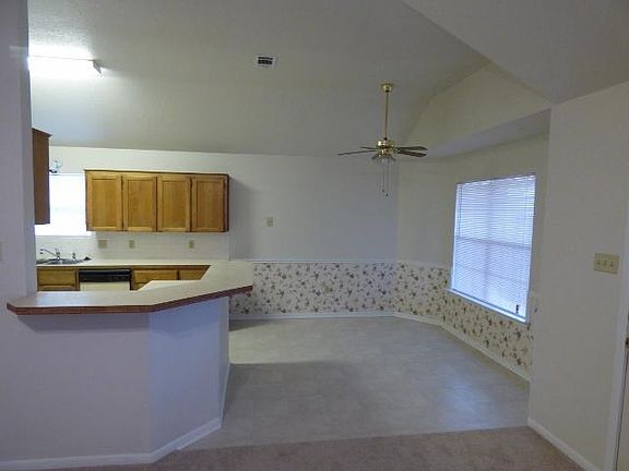 3rd image of 1508 Creek St