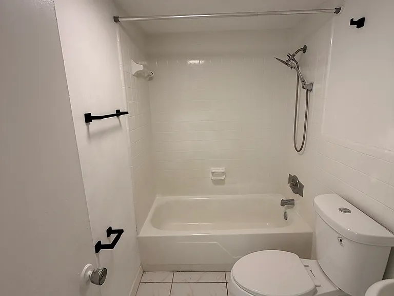 520 NE 38th St #6 — Photo 11