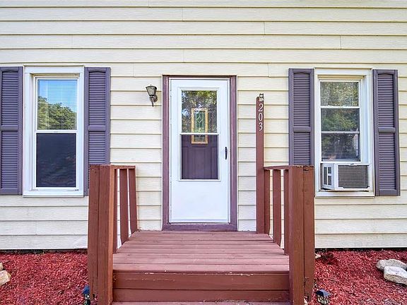 3rd image of 203 N Hillsdale St