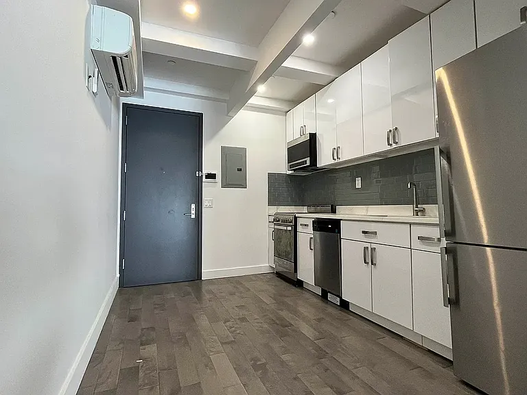 2113 5th Ave #1R — Photo 1