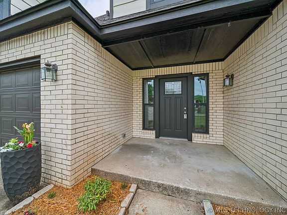 3rd image of 1605 W Tecumseh St