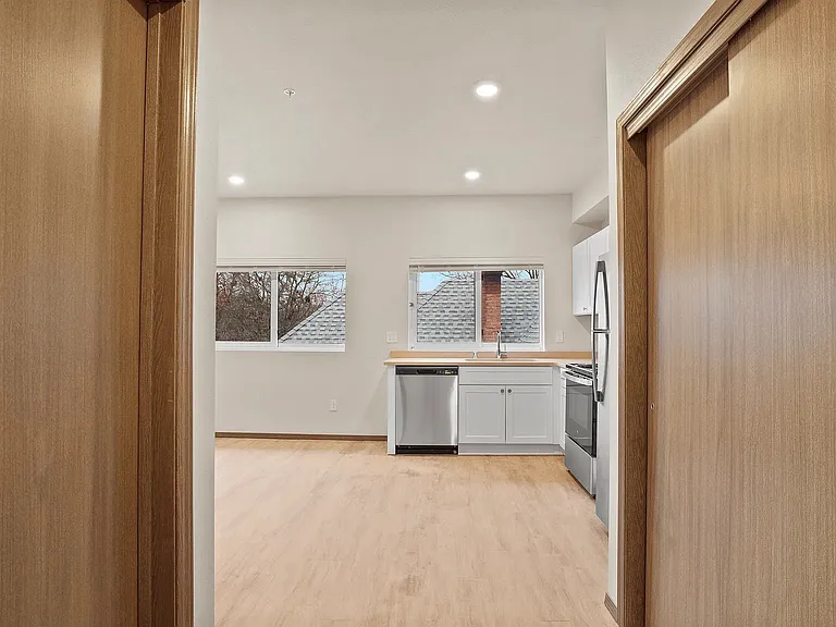 Cannon Apartments — Photo 15