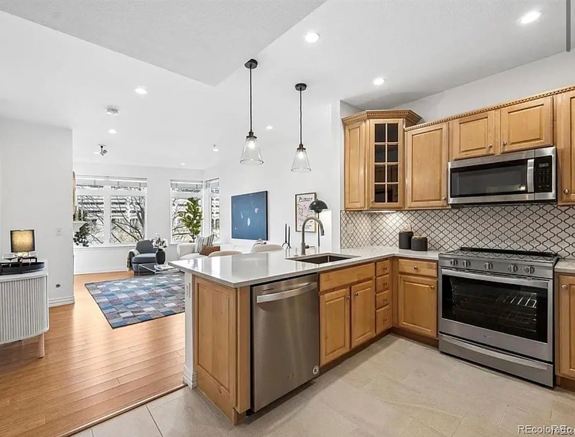 1 bed, 1.0 bath, 729 sqft, $2,695 — Photo 2