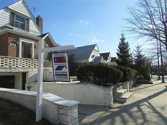 3rd image of 6453 Ellwell Cres