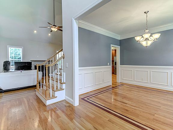 3rd image of 273 Foxwood Ln