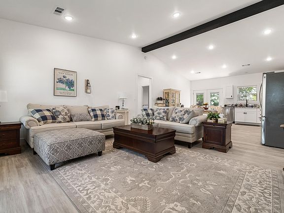 3rd image of 202 Forest Ave