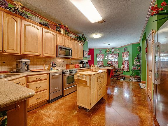 5th image of 4130 Bay Hill Dr
