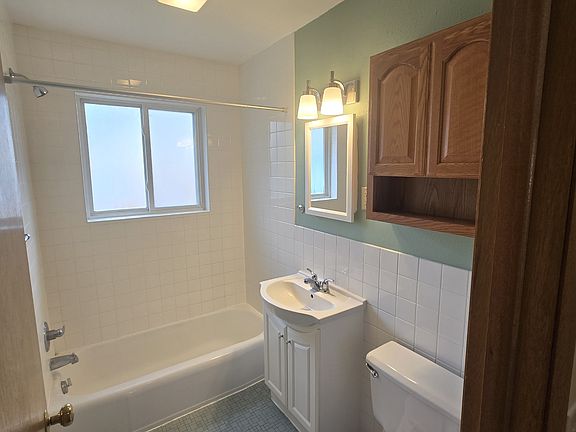 5th image of 426 Rushmore Ln #11637046