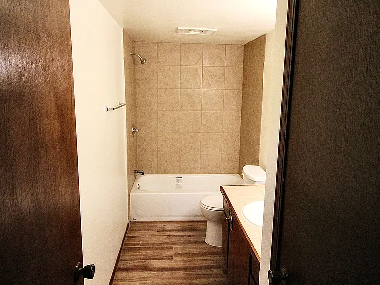 312 Falcon Ct — Photo 8