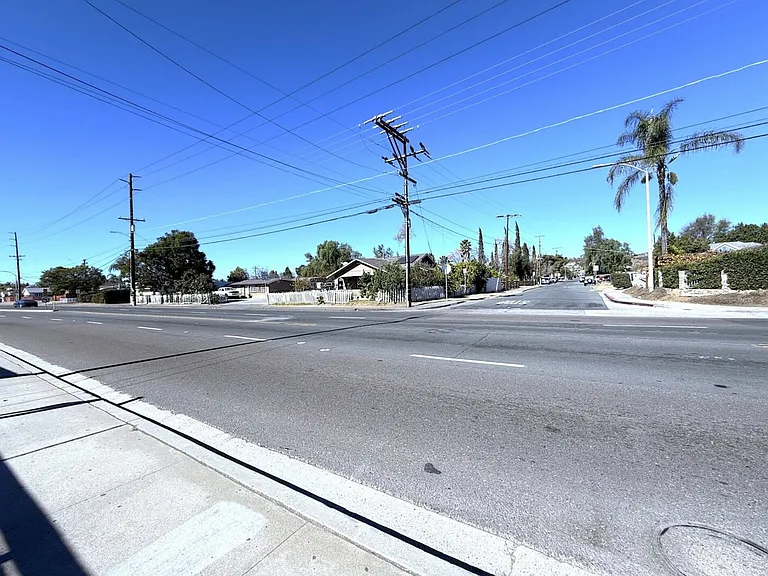 E Lincoln Ave — Photo 56