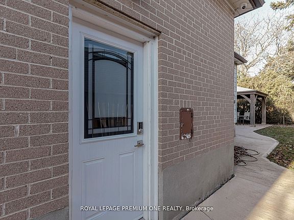 3rd image of 2085 Bridge Rd #Basement