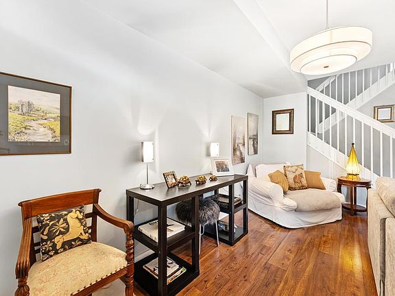 4th image of 332 Legare Court