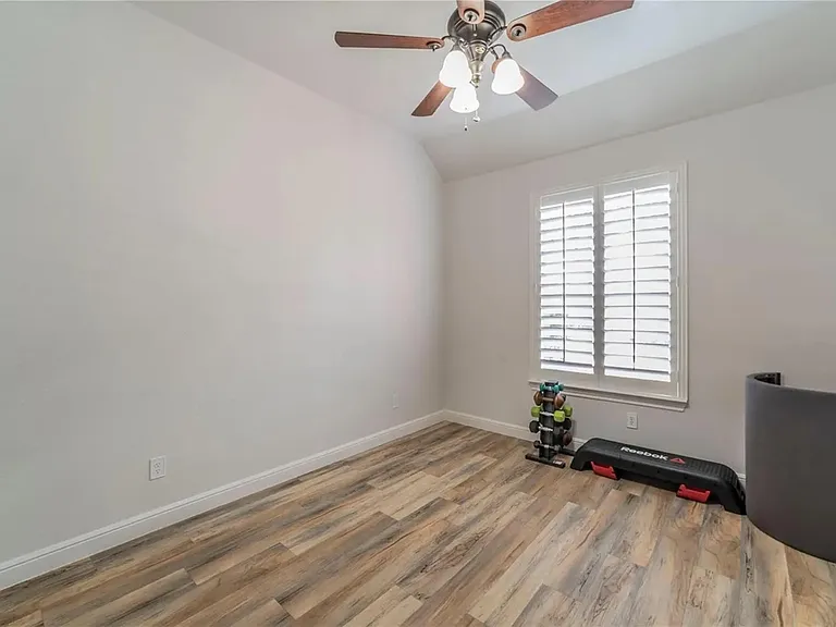 1510 Pecan Valley Ct — Photo 16