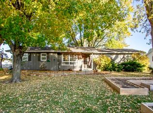 234 E 9th St, Pella, IA 50219