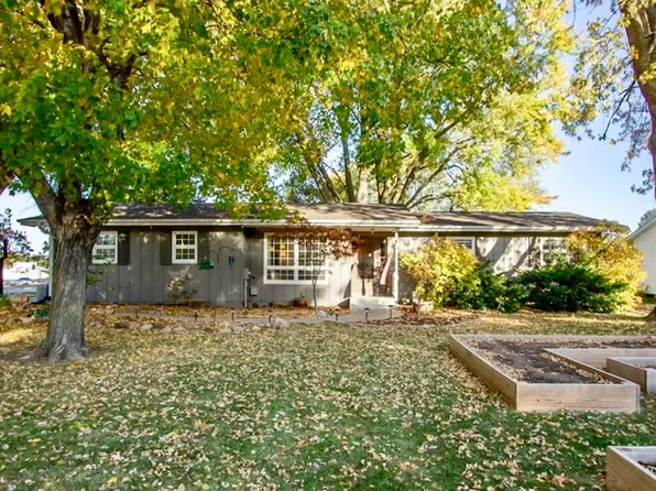 234 E 9th St, Pella, IA 50219