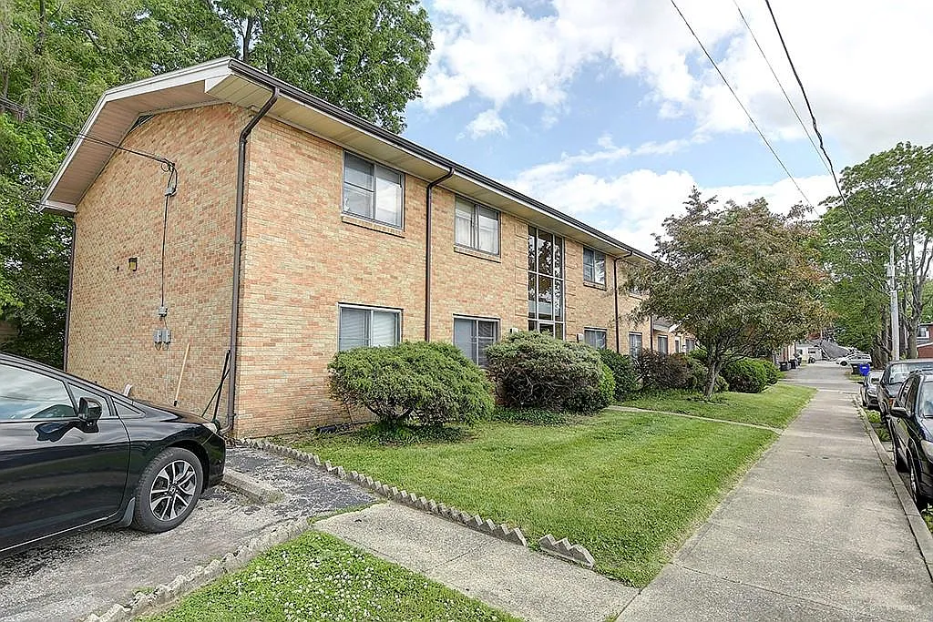 2 bed, 1.0 bath, $950 — Photo 2