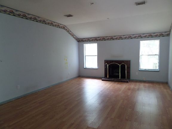 4th image of 4421 Summit Hurst