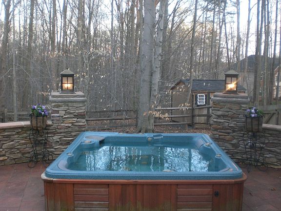 Hot tub 