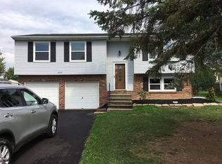 5312 Southview Dr, Lockport, NY 14094