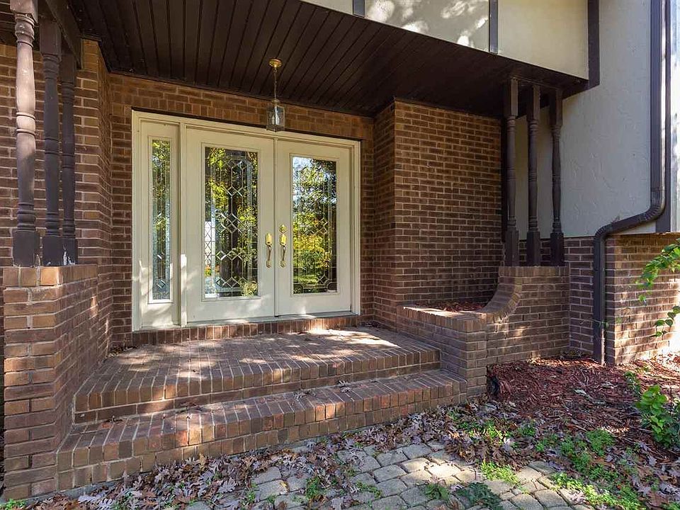 1st image of 24 Deer Hollow Dr