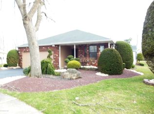 6 Amberly Ct, Marlboro, NJ 07746