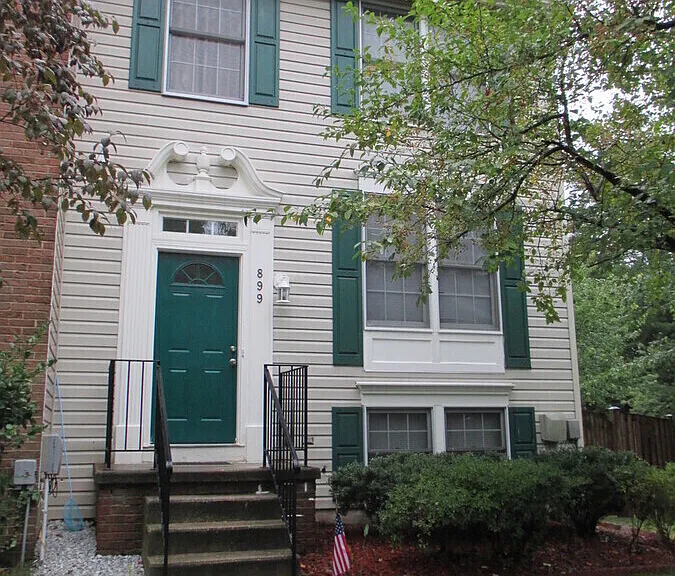 899 Chestnutview Ct — Photo 1