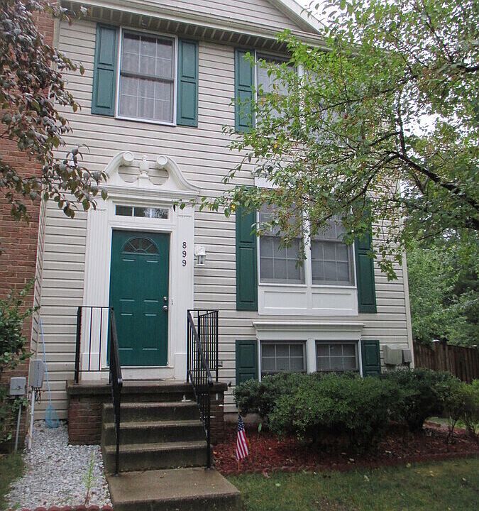 1st image of 899 Chestnut View Ct