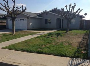 937 E Lavonia Ave, Pixley, CA 93256