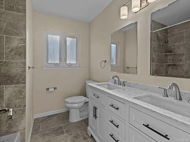 23729 Grove St — Photo 11