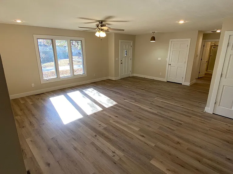 3700 E Cherry St — Photo 8