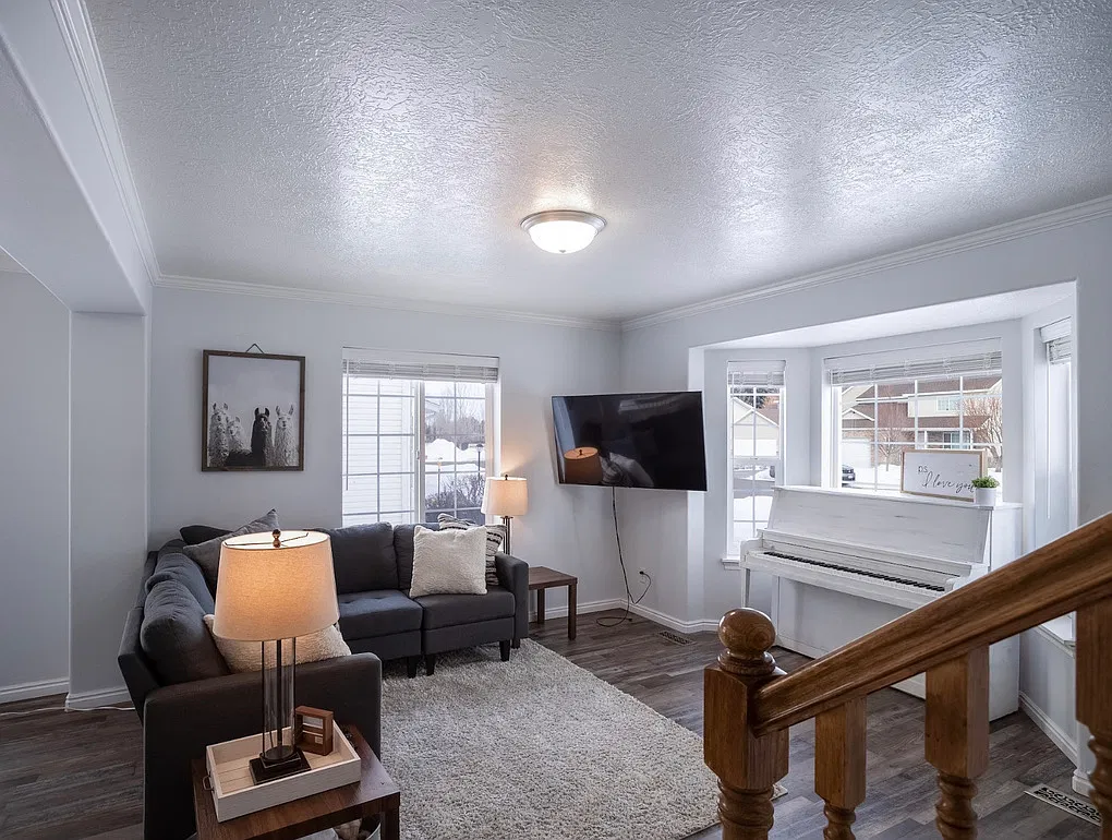 3 bed, 1.5 bath, 1368 sqft, $1,650 — Photo 2