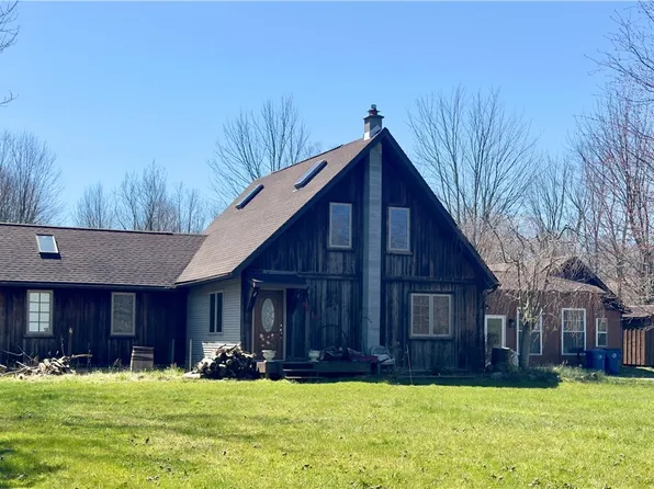 8516 Townline Rd, Gasport, NY 14067