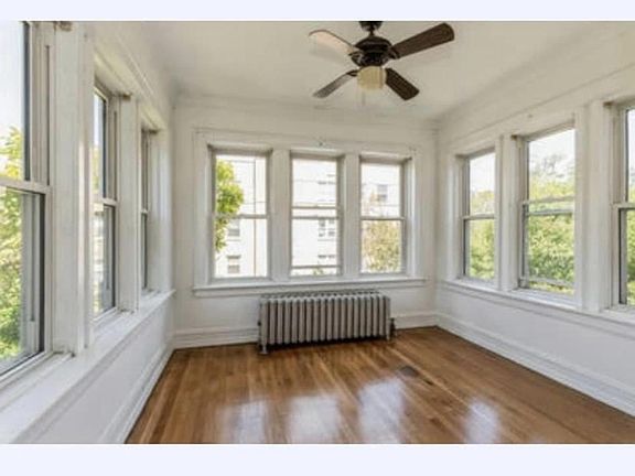 3rd image of 3007 W Sunnyside Ave #1